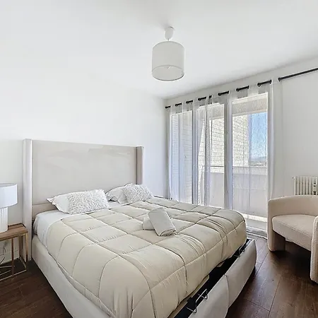 Clair Et Lumineux Apartment *